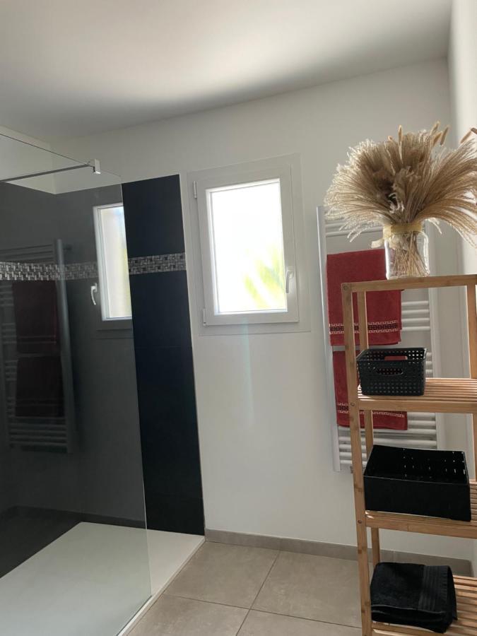 Chambre Avec Salle De Bain Privee Dans Villa Avec Garage Manosque Exterior photo