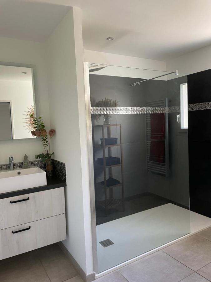 Chambre Avec Salle De Bain Privee Dans Villa Avec Garage Manosque Exterior photo